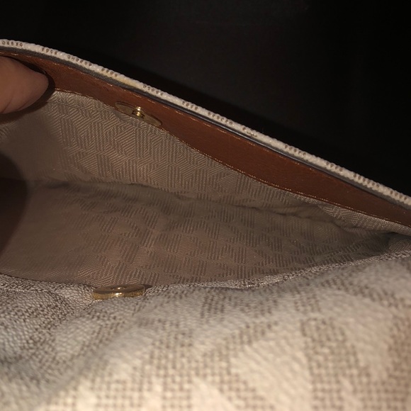 Michael Kors cross body purse - Picture 8 of 8